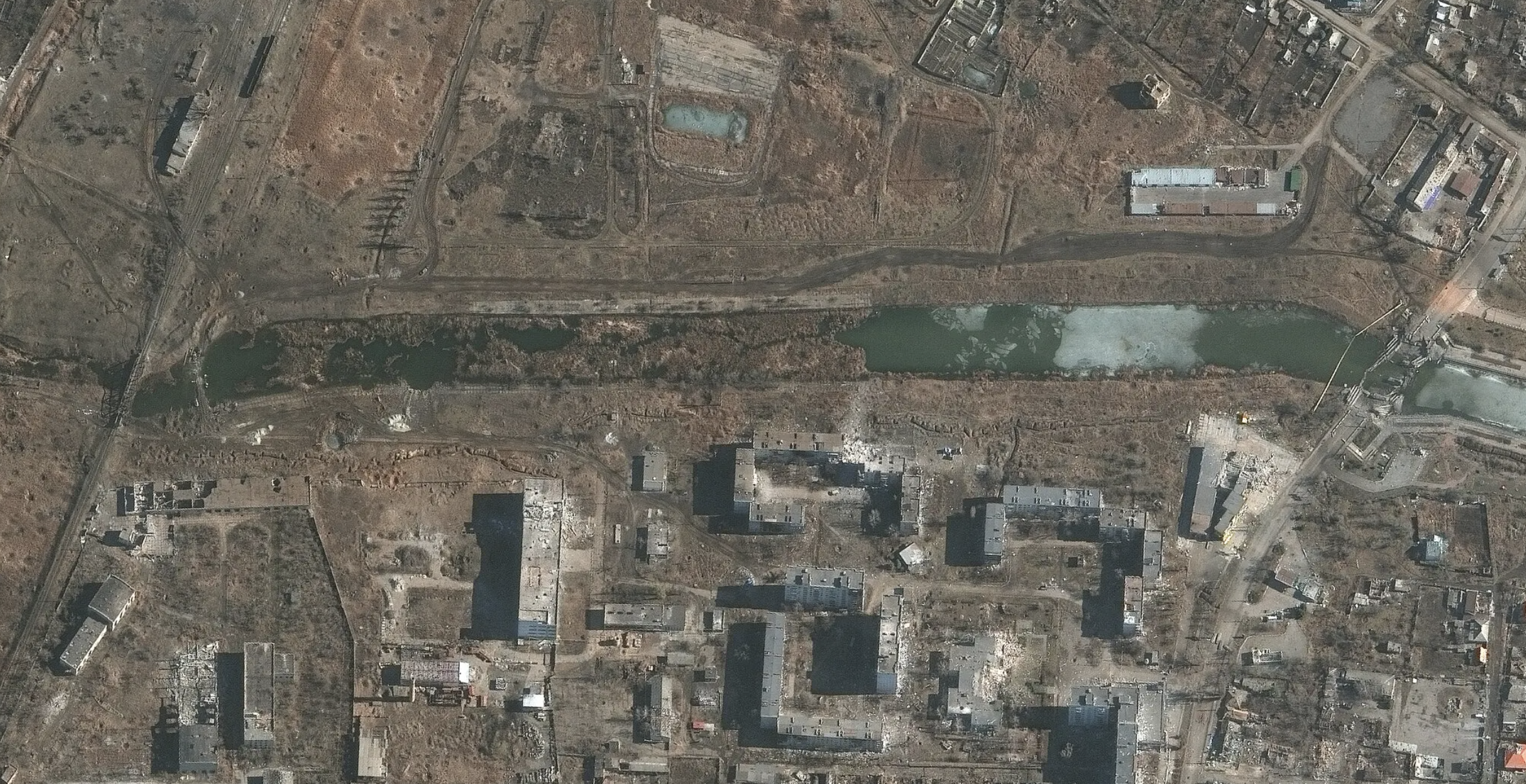 Зруйновані мости та будівлі. Супутники Maxar показали, як виглядає Бахмут після бомбардувань